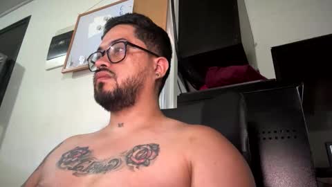 Snapshot of apolomarcos_ chatting on 05.18.26 marcos online show from 05.18.26