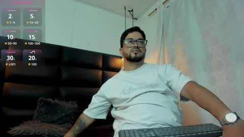 Snapshot of apolomarcos_ chatting on 06.12.26 marcos online show from 06.12.26