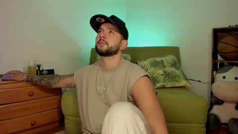 Snapshot of apolorising_ chatting on 10.06.25 Lola  Apolo online show from 10.06.25