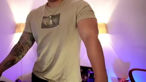 Snapshot of appolo_allen chatting on 04.18.26 insta appolo master online show from 04.18.26