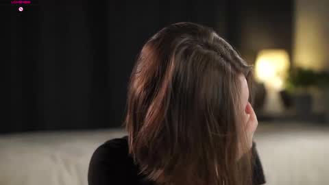 Snapshot of approche_toi_petite chatting on 02.04.26 Meghan online show from 02.04.26