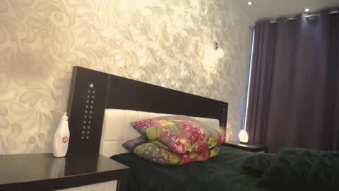 April Bronte online show from 11.25.25