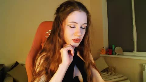 Snapshot of april_felicity chatting on 04.29.26 April online show from 04.29.26