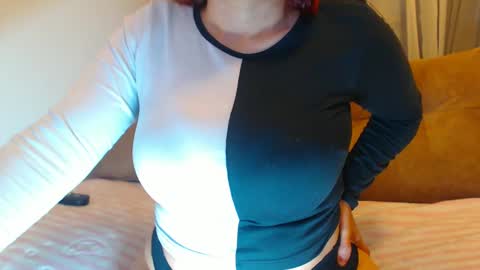 Snapshot of april_harrys chatting on 01.27.25 April online show from 01.27.25