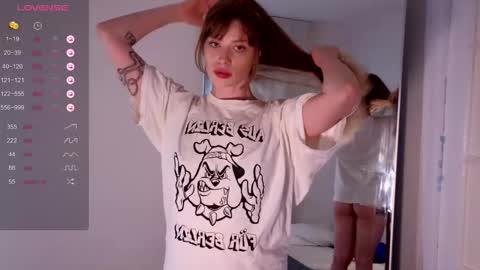 Snapshot of aqua_sultry chatting on 10.18.25 aqua_sultry online show from 10.18.25