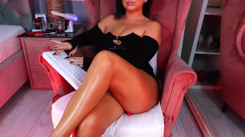 AQueenMonica online show from 11.20.25