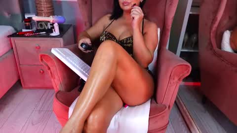 AQueenMonica online show from 11.23.25