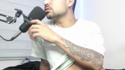 Snapshot of ar3s_lust chatting on 10.20.25 Ar3s online show from 10.20.25