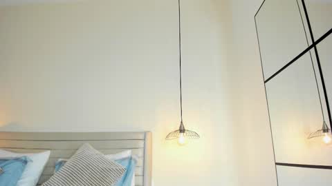  Ara Ferrer  online show from 02.25.26