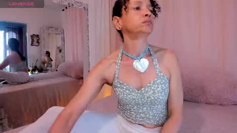 Nadia Cyel online show from 02.15.25