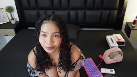 Snapshot of aradia_01 chatting on 12.04.24 online show from 12.04.24