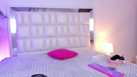 Snapshot of aradia_01 chatting on 12.24.24 online show from 12.24.24