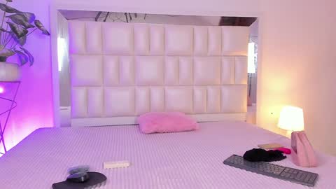 Snapshot of aradia_01 chatting on 12.28.24 online show from 12.28.24