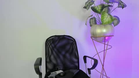 Snapshot of aradia_01 chatting on 01.11.25 online show from 01.11.25