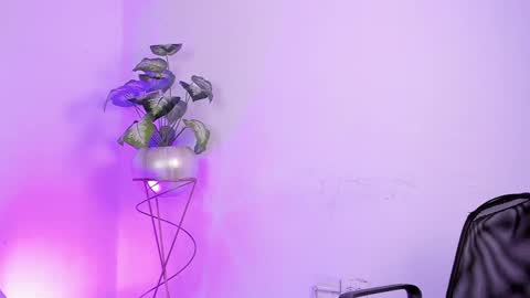 Snapshot of aradia_01 chatting on 01.19.25 online show from 01.19.25