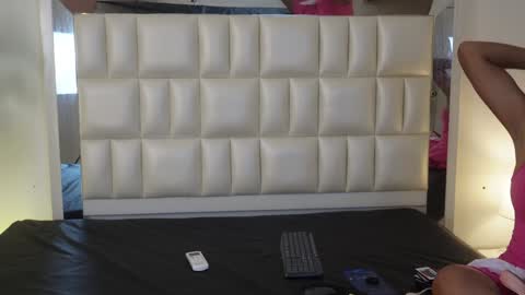 Snapshot of aradia_01 chatting on 01.25.25 online show from 01.25.25