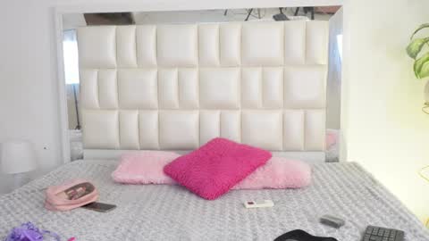 Snapshot of aradia_01 chatting on 02.16.25 online show from 02.16.25