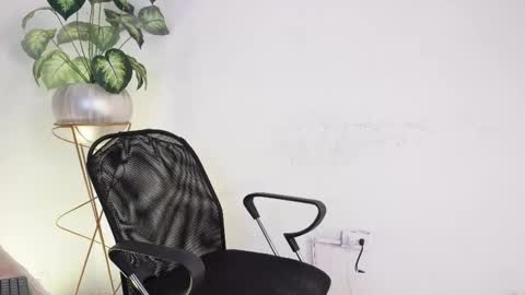 Snapshot of aradia_01 chatting on 02.27.25 online show from 02.27.25