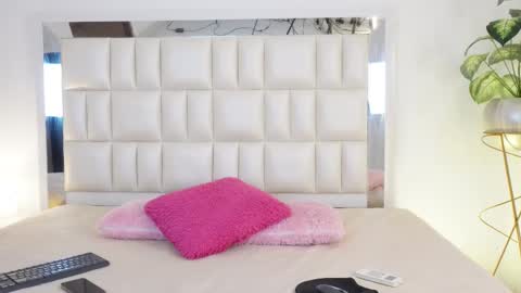 Snapshot of aradia_01 chatting on 03.02.25 online show from 03.02.25