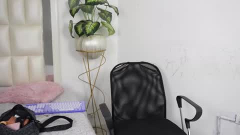 Snapshot of aradia_01 chatting on 09.24.25 online show from 09.24.25