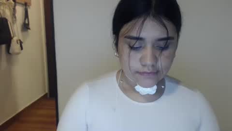 Snapshot of aralynmielle chatting on 10.19.25 Aralyn  online show from 10.19.25