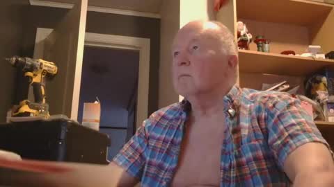 Snapshot of arcticman44 chatting on 04.19.26 arcticman44 online show from 04.19.26