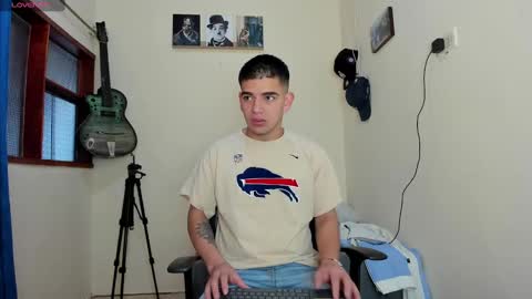 Snapshot of ares_johnsonn chatting on 01.28.25 Ares online show from 01.28.25