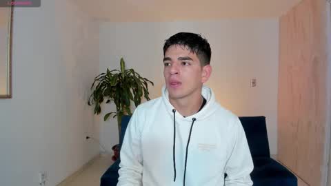 Snapshot of ares_johnsonn chatting on 10.09.25 Ares online show from 10.09.25