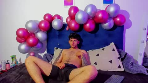 Snapshot of ari_and_loggan chatting on 12.22.24 Ari and loggan online show from 12.22.24