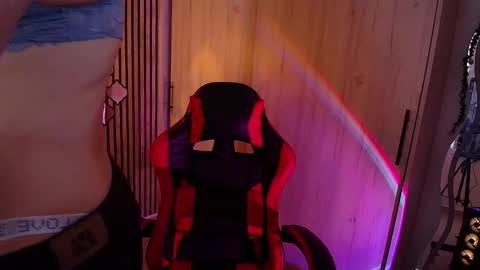 Snapshot of aria__gold chatting on 02.27.26 aria__gold online show from 02.27.26