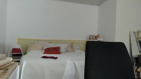 Snapshot of aria_andradee chatting on 09.26.25 aria_andradee online show from 09.26.25