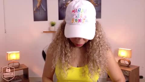 Snapshot of aria_bliss_01 chatting on 11.06.25 aria_bliss_01 online show from 11.06.25