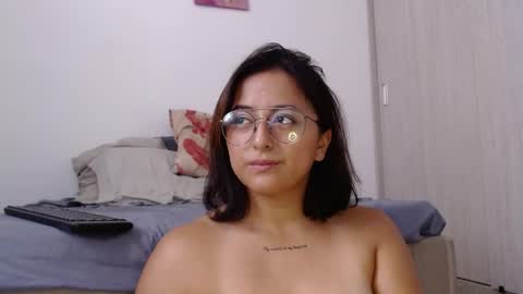 Snapshot of aria_bronw chatting on 06.03.26 AriaBronw online show from 06.03.26