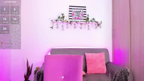 Snapshot of aria_brown_19 chatting on 03.10.25 ARIA online show from 03.10.25