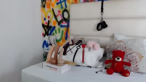 Snapshot of aria_martiin chatting on 02.28.25 aria online show from 02.28.25