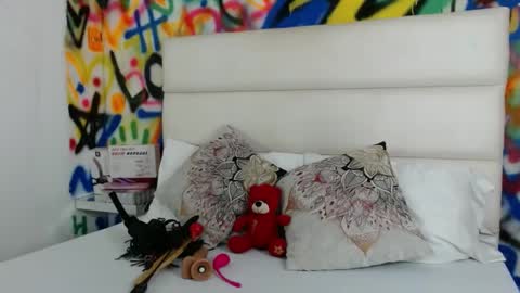 Snapshot of aria_martiin chatting on 03.06.25 aria online show from 03.06.25