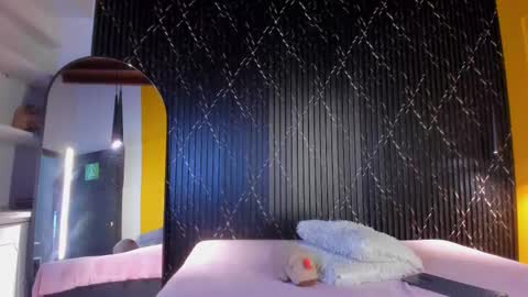 Aria Millers  online show from 10.31.25