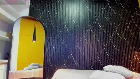 Aria Millers  online show from 11.26.25