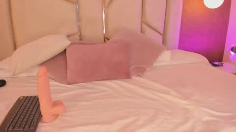 I OOT online show from 11.24.25