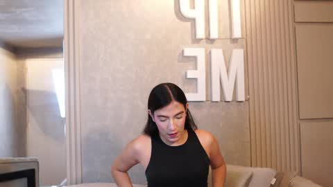 Snapshot of ariaa_isabell chatting on 04.28.26 Ariaa online show from 04.28.26