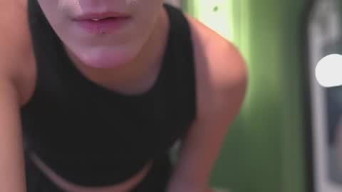 Snapshot of ariaa_isabell chatting on 05.02.26 Ariaa online show from 05.02.26