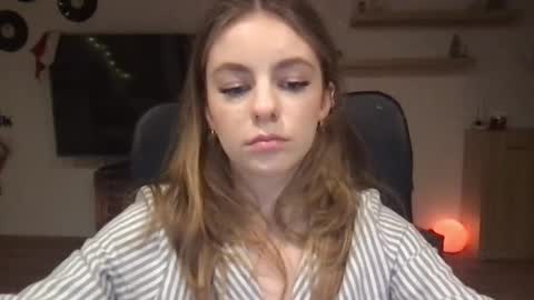 Snapshot of ariacreazy chatting on 12.19.24 AriaCreazy online show from 12.19.24