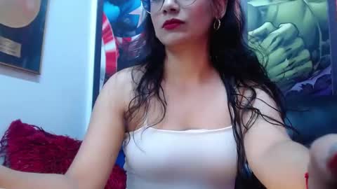 Snapshot of ariadna_wells chatting on 10.20.25 A R I  online show from 10.20.25