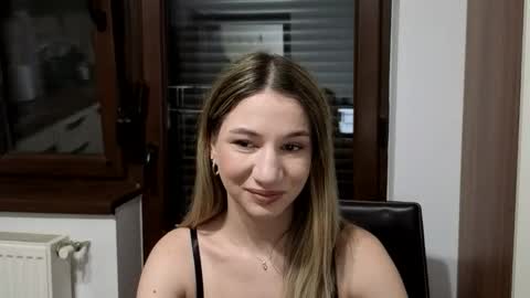 Snapshot of ariagrey30 chatting on 09.24.25 ariagrey30 online show from 09.24.25