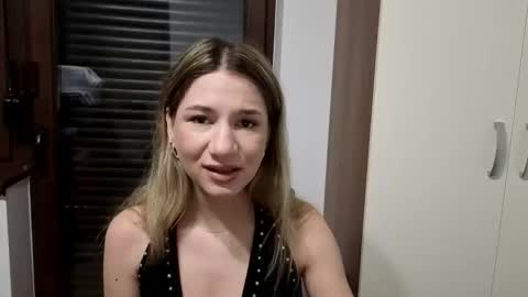 Snapshot of ariagrey30 chatting on 09.25.25 ariagrey30 online show from 09.25.25