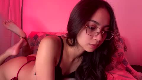 Snapshot of ariamariz chatting on 10.28.25 Aria Mariz online show from 10.28.25