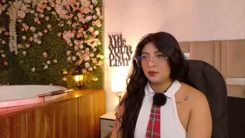 Snapshot of ariana_foxx__ chatting on 07.13.26 Ariana online show from 07.13.26