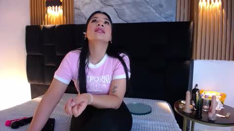 ariana_hill_ online show from 11.11.25