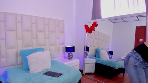  ariana  online show from 02.22.25