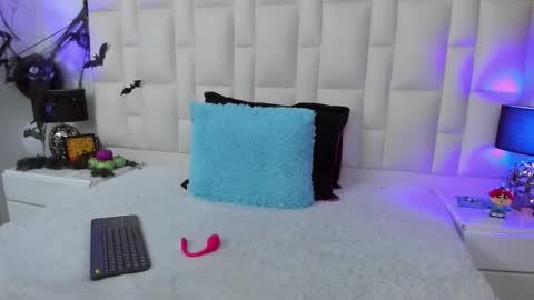  ariana  online show from 10.24.25